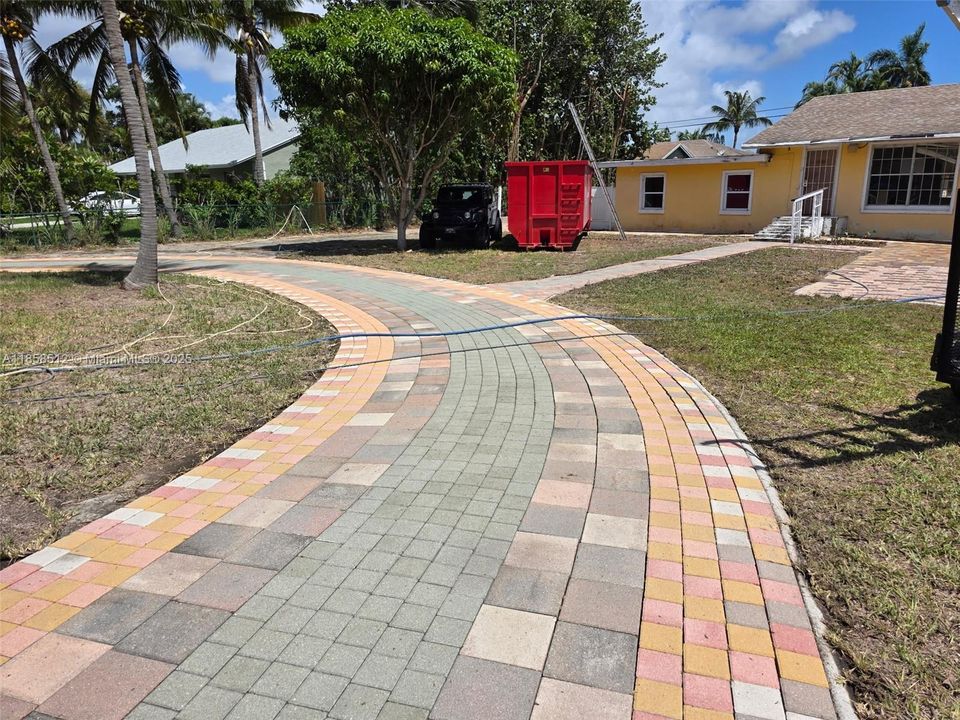 Vendido Recientemente: $469,900 (3 camas, 2 baños, 2130 Pies cuadrados)