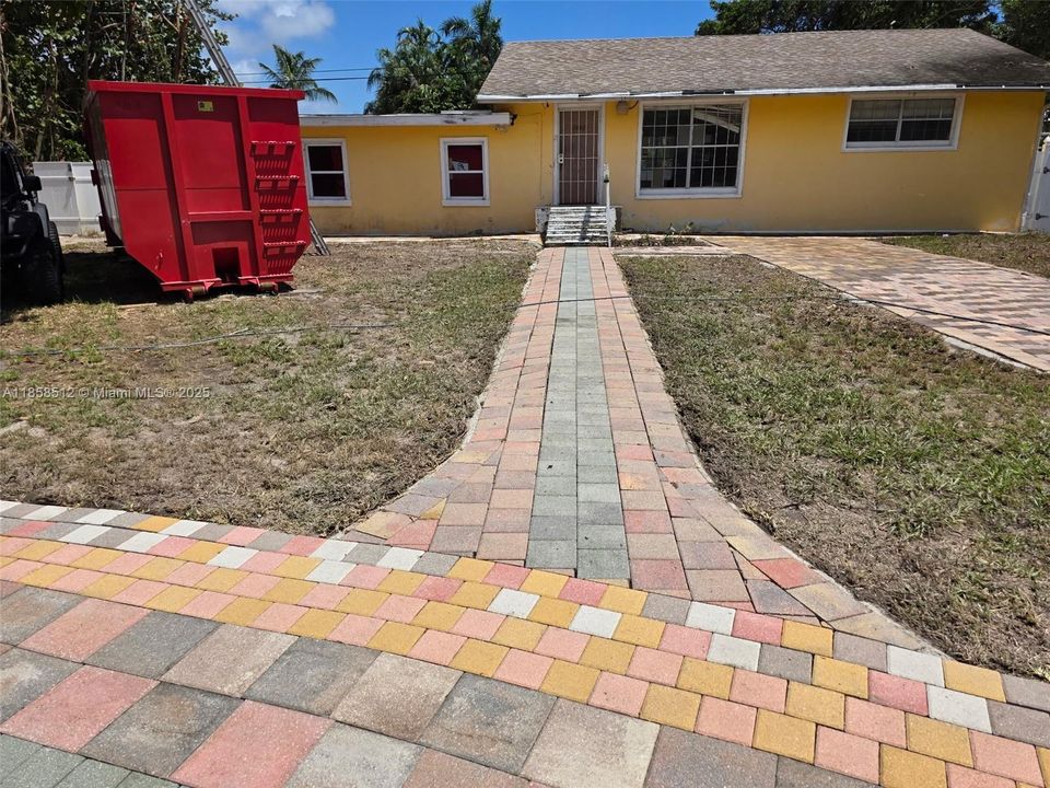 Vendido Recientemente: $469,900 (3 camas, 2 baños, 2130 Pies cuadrados)