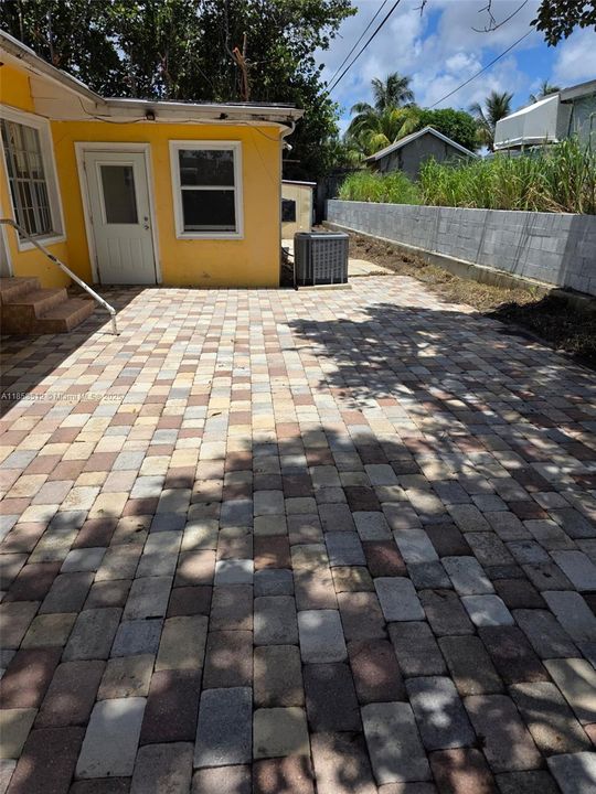 Vendido Recientemente: $469,900 (3 camas, 2 baños, 2130 Pies cuadrados)