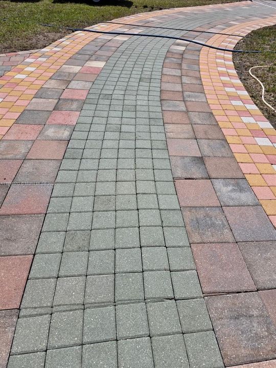 Vendido Recientemente: $469,900 (3 camas, 2 baños, 2130 Pies cuadrados)