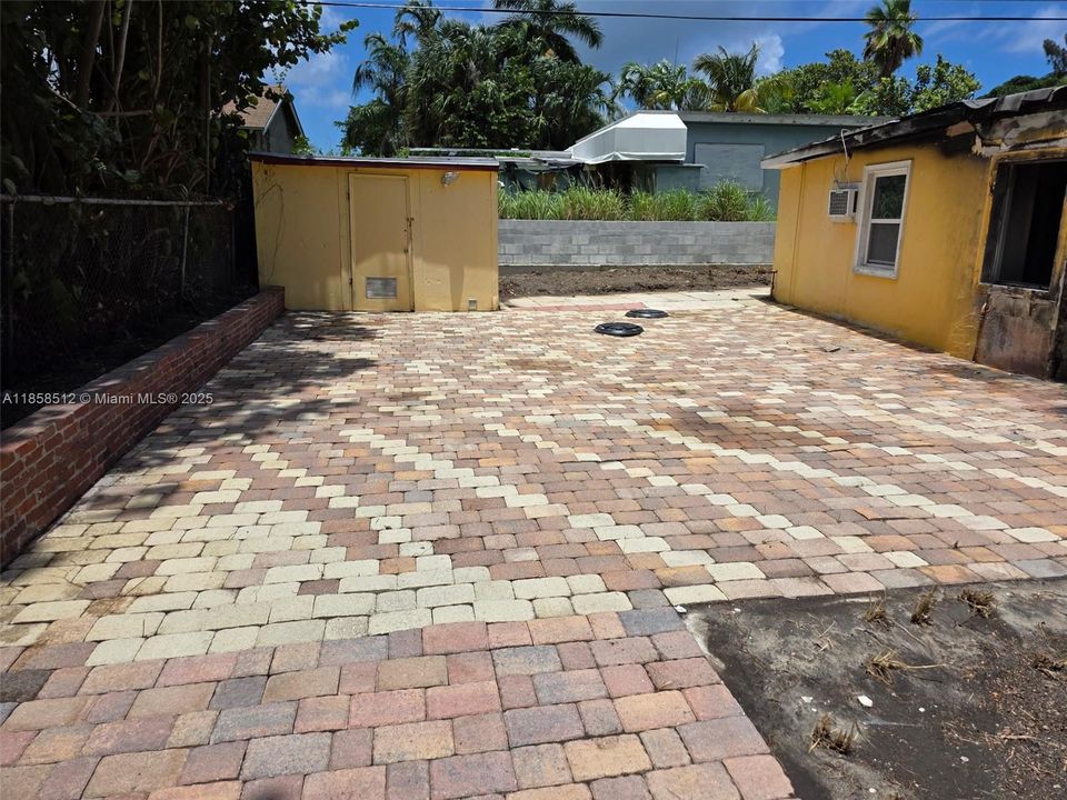 Vendido Recientemente: $469,900 (3 camas, 2 baños, 2130 Pies cuadrados)