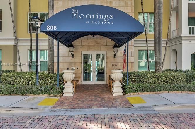 Active With Contract: $2,000 (1 beds, 1 baths, 839 Square Feet)