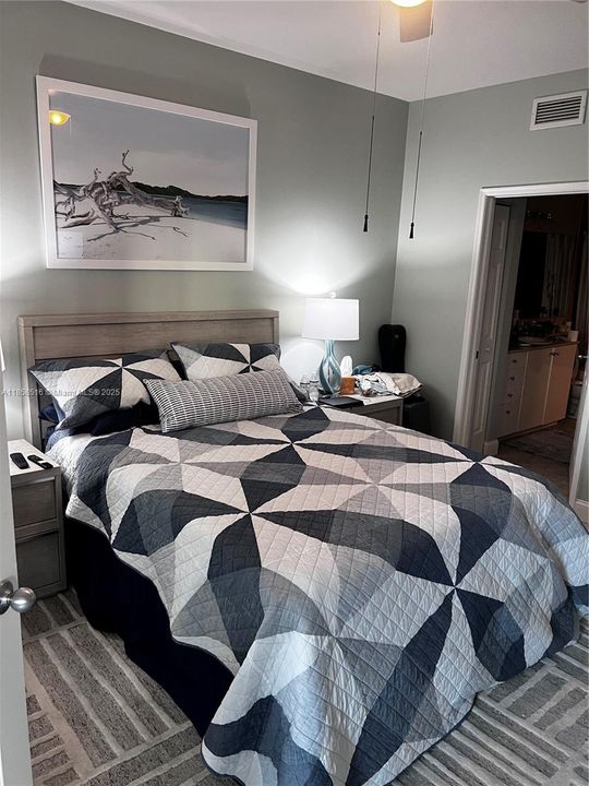 Active With Contract: $2,000 (1 beds, 1 baths, 839 Square Feet)