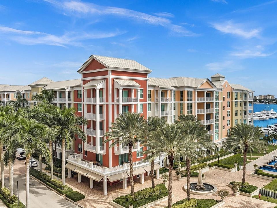 Active With Contract: $2,000 (1 beds, 1 baths, 839 Square Feet)