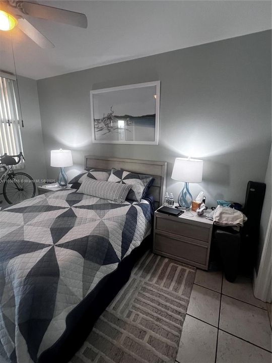 Active With Contract: $2,000 (1 beds, 1 baths, 839 Square Feet)