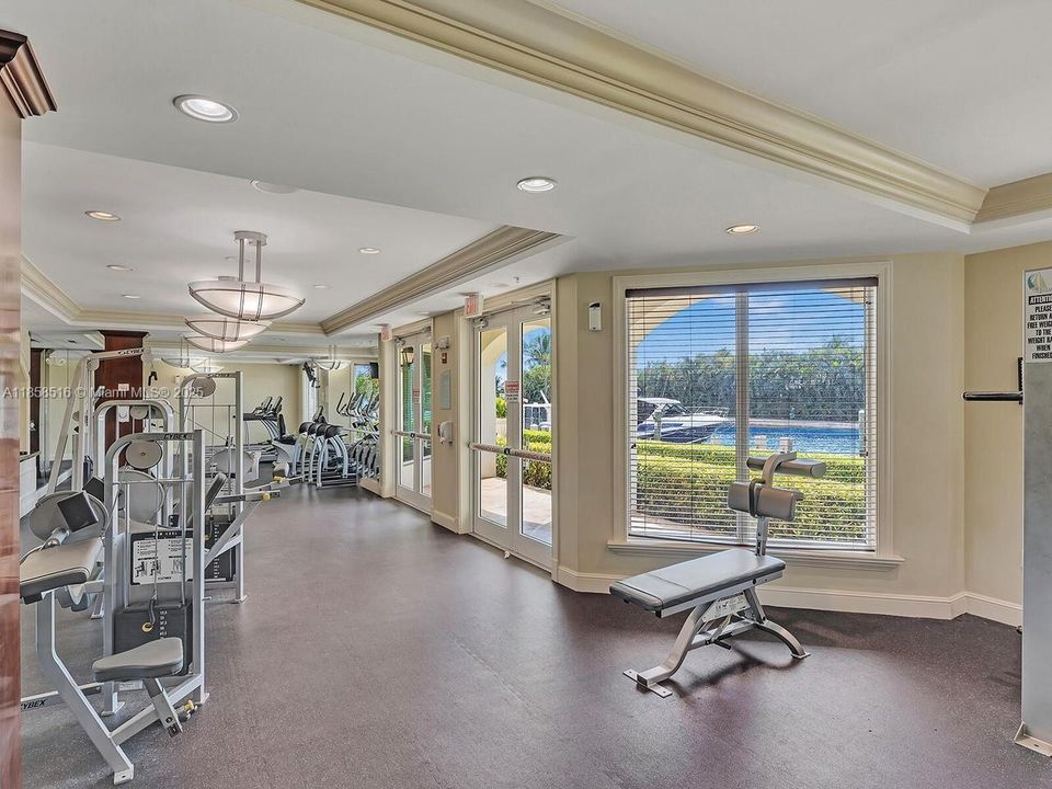 Active With Contract: $2,000 (1 beds, 1 baths, 839 Square Feet)