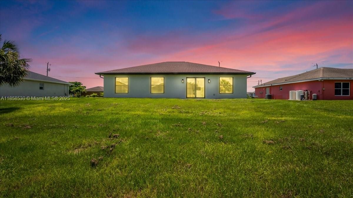 Recently Sold: $330,000 (3 beds, 2 baths, 1532 Square Feet)