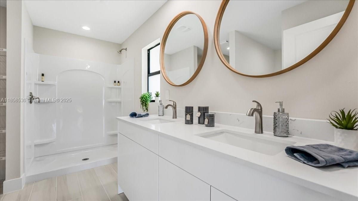 Recently Sold: $330,000 (3 beds, 2 baths, 1532 Square Feet)