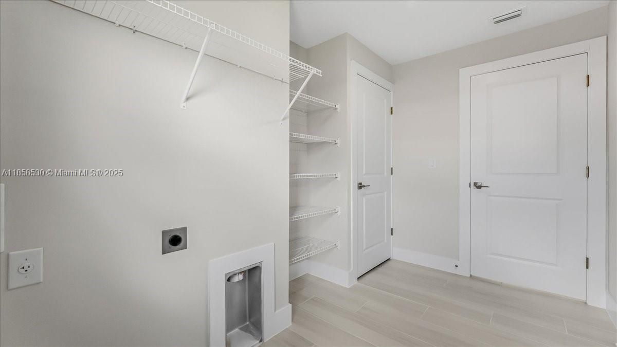 Recently Sold: $330,000 (3 beds, 2 baths, 1532 Square Feet)