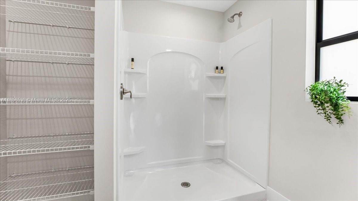 Recently Sold: $330,000 (3 beds, 2 baths, 1532 Square Feet)