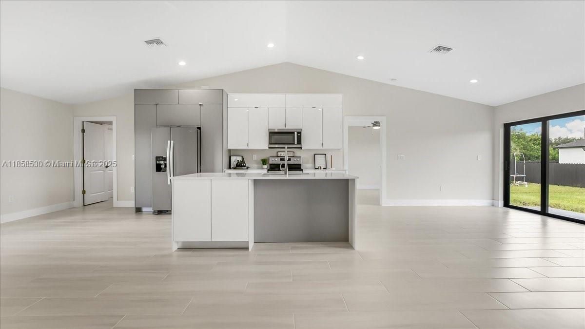 Recently Sold: $330,000 (3 beds, 2 baths, 1532 Square Feet)