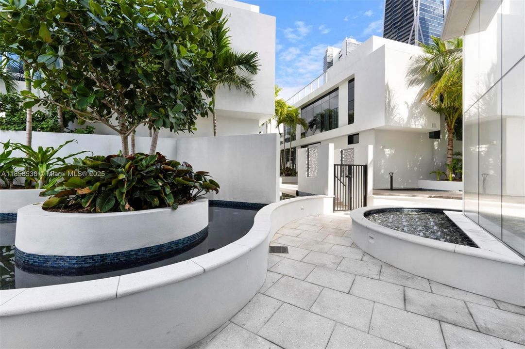 Vendido Recientemente: $1,650,000 (3 camas, 4 baños, 2188 Pies cuadrados)