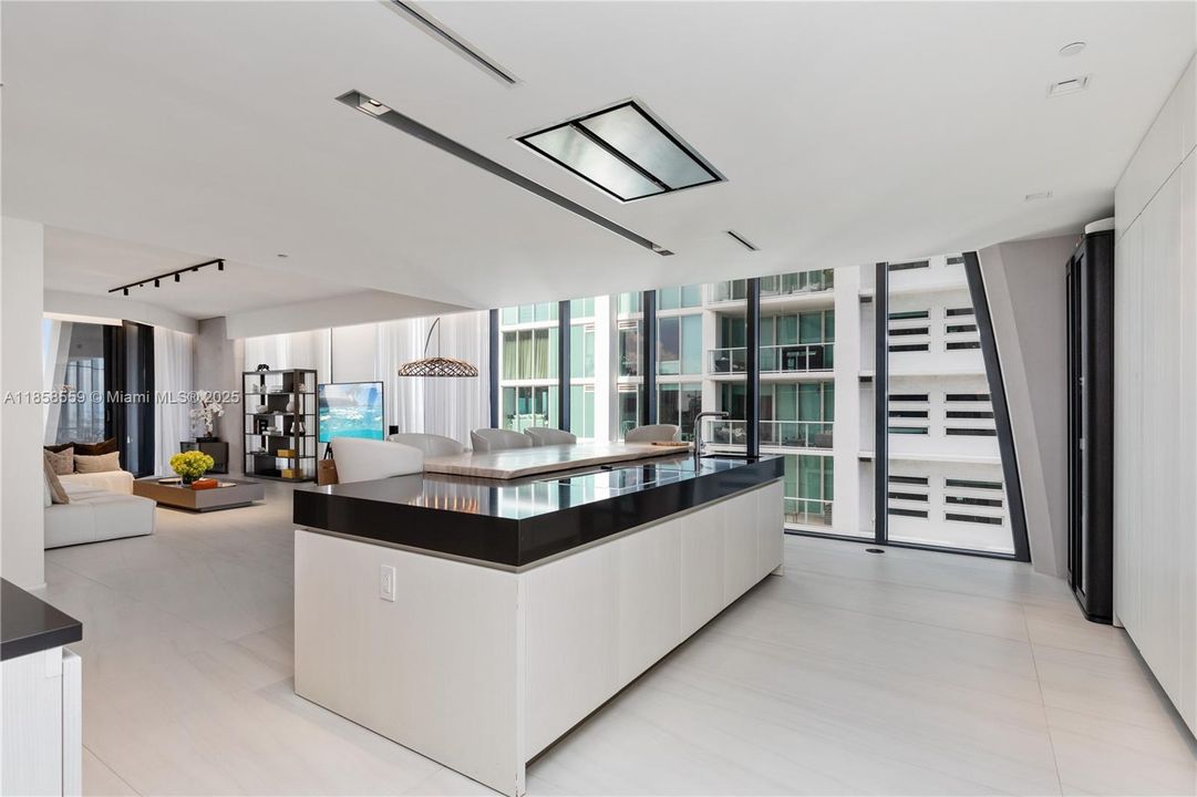For Sale: $6,995,000 (4 beds, 5 baths, 4600 Square Feet)
