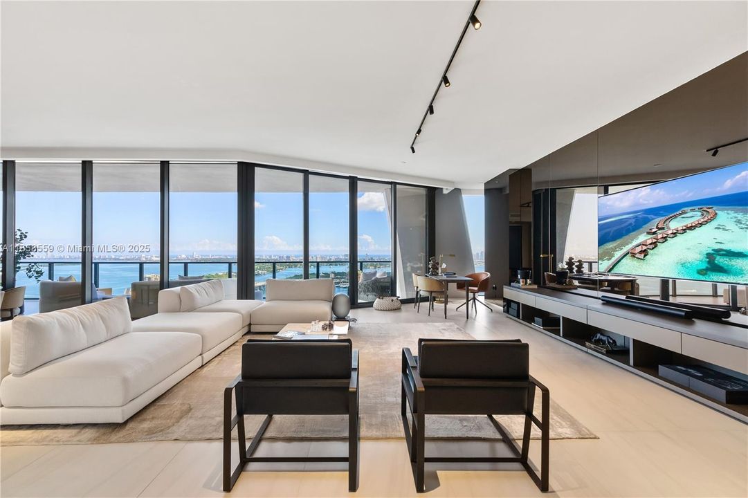 For Sale: $6,995,000 (4 beds, 5 baths, 4600 Square Feet)