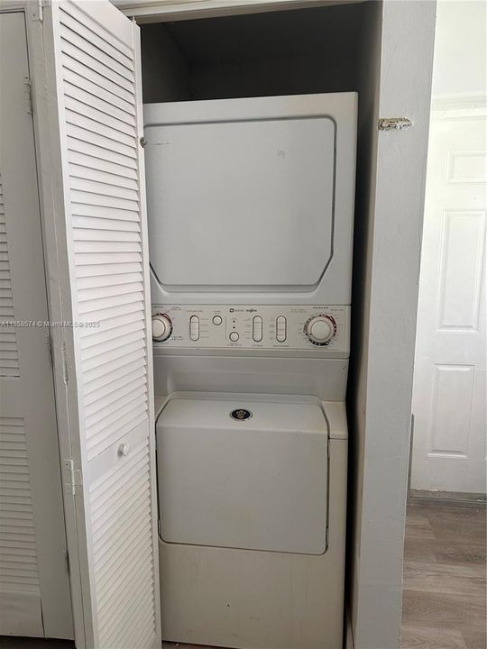 Recently Rented: $2,540 (3 beds, 1 baths, 885 Square Feet)