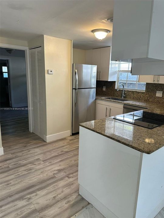 Recently Rented: $2,540 (3 beds, 1 baths, 885 Square Feet)