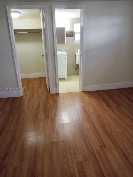 Recently Rented: $2,540 (3 beds, 1 baths, 885 Square Feet)