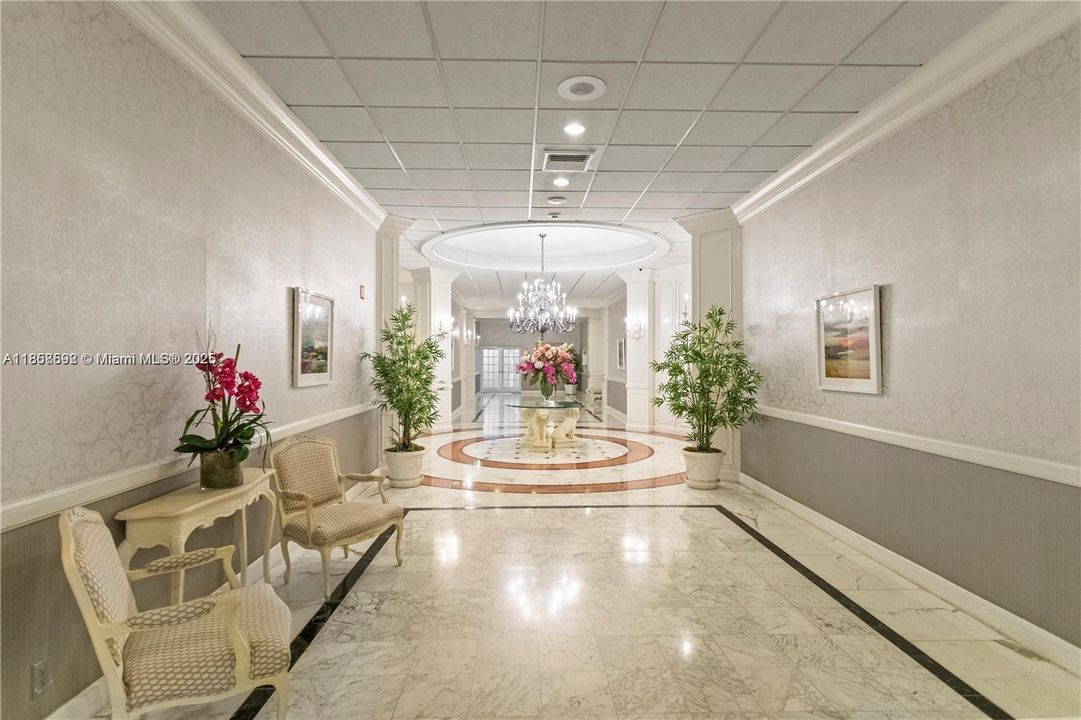 Active With Contract: $2,600 (1 beds, 1 baths, 900 Square Feet)