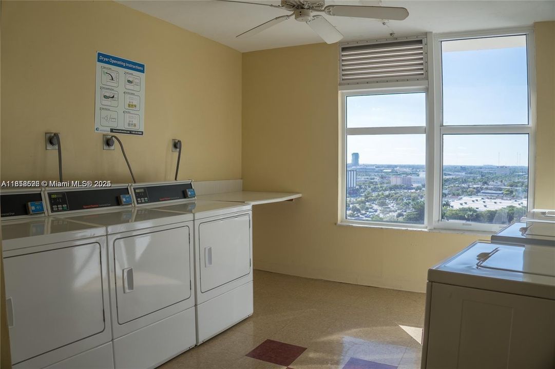 Active With Contract: $2,600 (1 beds, 1 baths, 900 Square Feet)