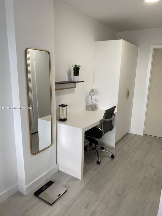 Active With Contract: $2,600 (1 beds, 1 baths, 900 Square Feet)