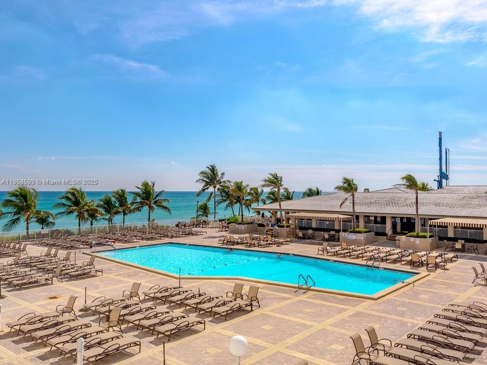 For Rent: $3,200 (2 beds, 2 baths, 1240 Square Feet)