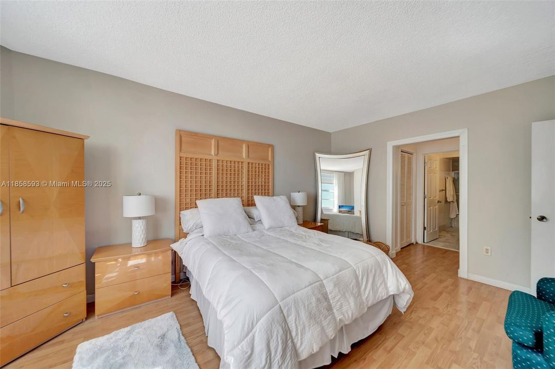 For Rent: $3,200 (2 beds, 2 baths, 1240 Square Feet)