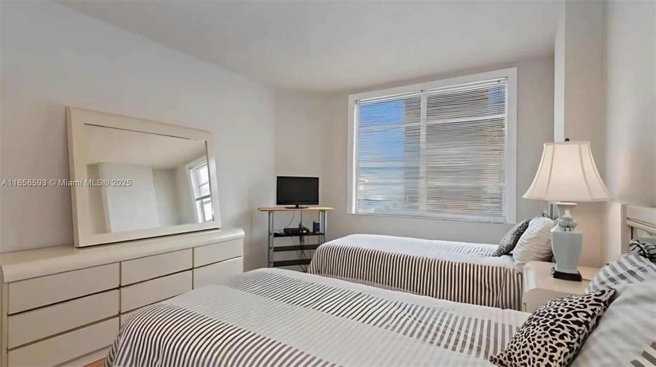 For Rent: $3,200 (2 beds, 2 baths, 1240 Square Feet)