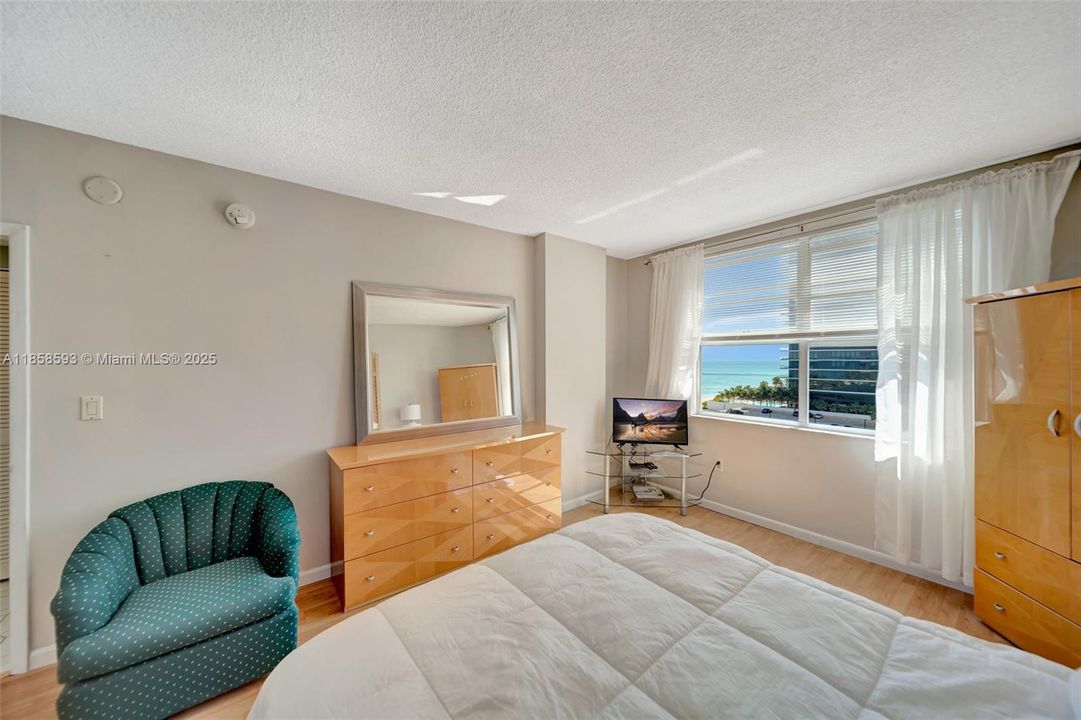 For Rent: $3,200 (2 beds, 2 baths, 1240 Square Feet)