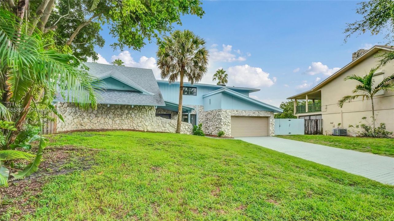 Недавно арендовано: $7,500 (4 спален, 3 ванн, 3882 Квадратных фут)