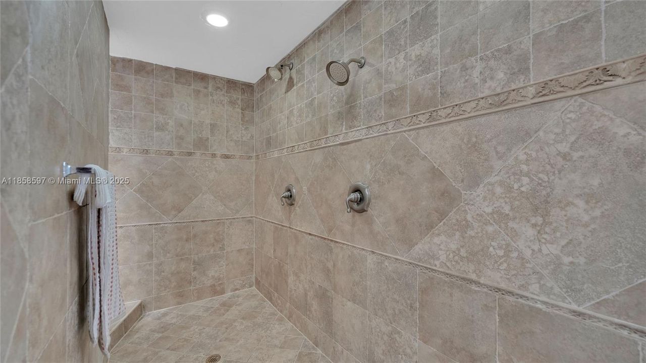 Недавно арендовано: $7,500 (4 спален, 3 ванн, 3882 Квадратных фут)