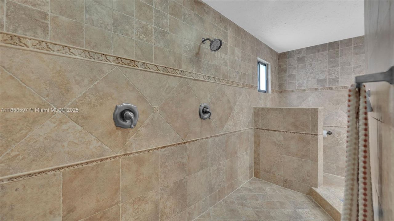 Недавно арендовано: $7,500 (4 спален, 3 ванн, 3882 Квадратных фут)