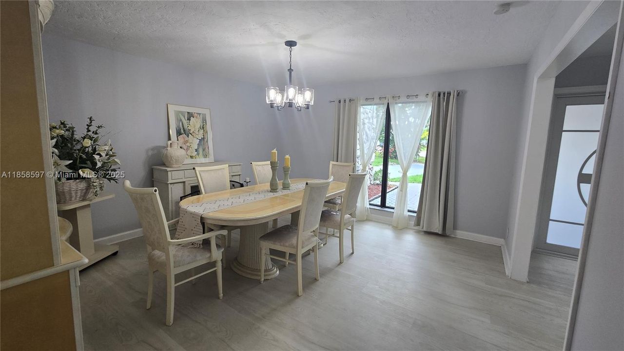 Недавно арендовано: $7,500 (4 спален, 3 ванн, 3882 Квадратных фут)