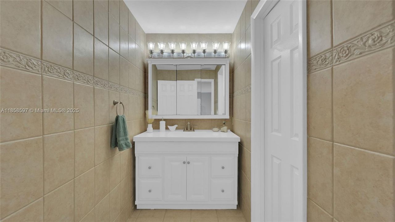 Недавно арендовано: $7,500 (4 спален, 3 ванн, 3882 Квадратных фут)