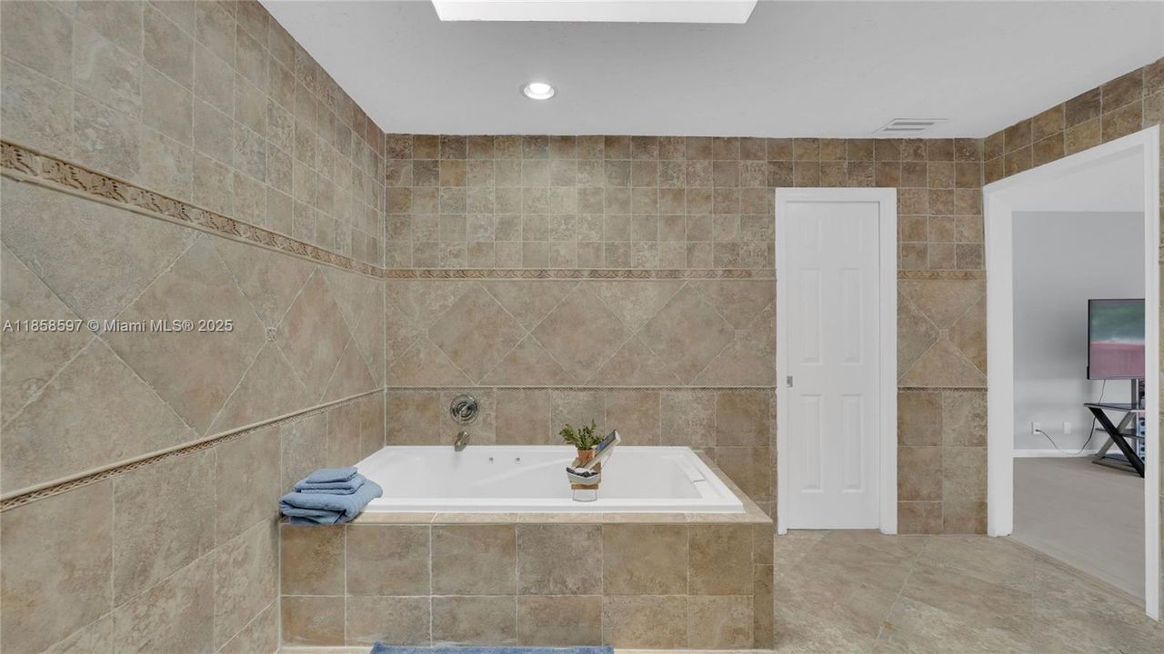 Недавно арендовано: $7,500 (4 спален, 3 ванн, 3882 Квадратных фут)