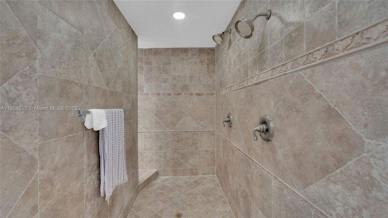 Недавно арендовано: $7,500 (4 спален, 3 ванн, 3882 Квадратных фут)