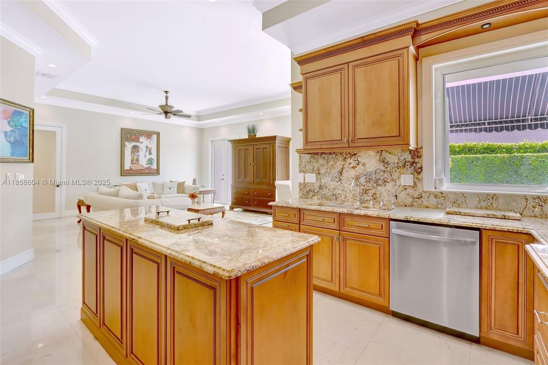 For Sale: $2,099,000 (6 beds, 5 baths, 4256 Square Feet)