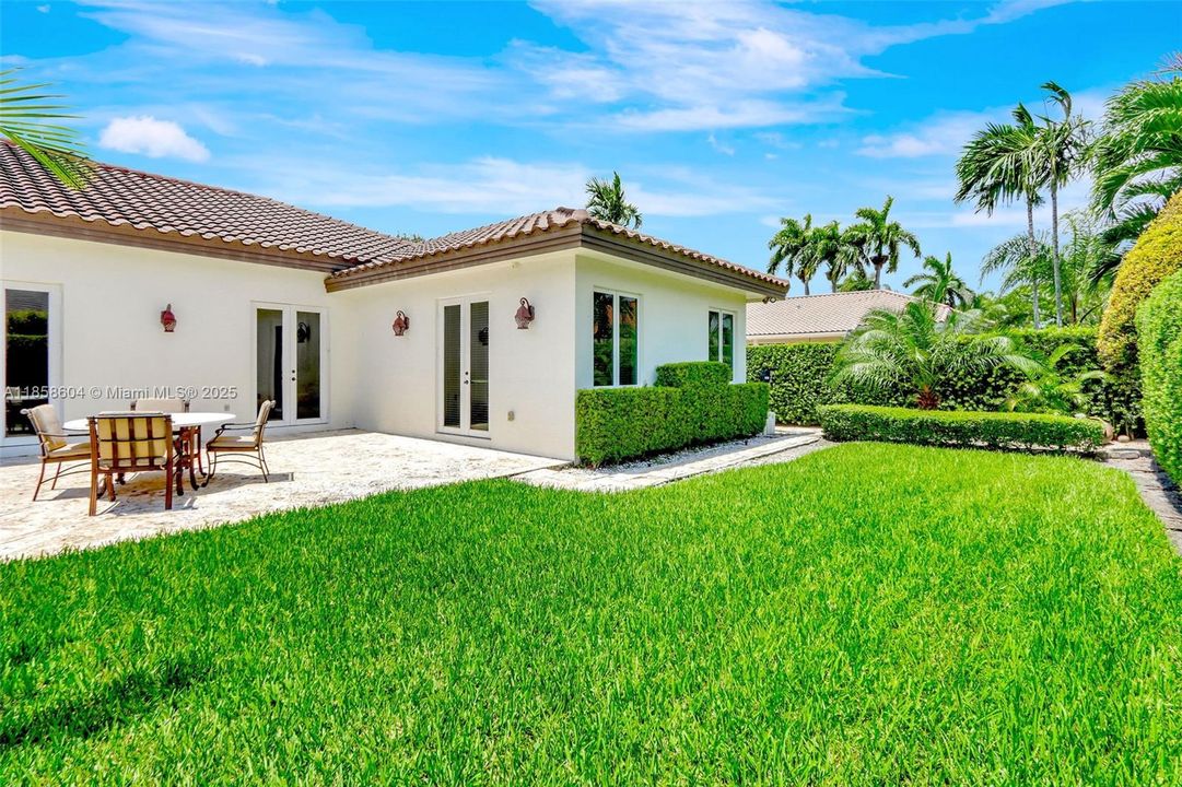 For Sale: $2,099,000 (6 beds, 5 baths, 4256 Square Feet)