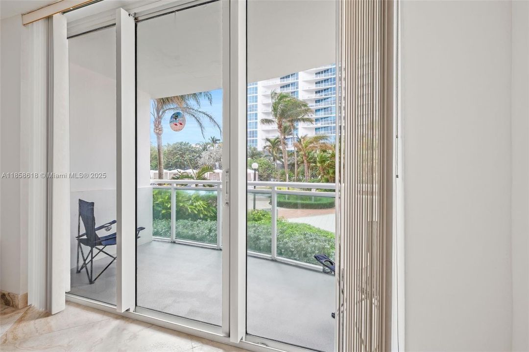 Recently Rented: $2,500 (1 beds, 1 baths, 883 Square Feet)