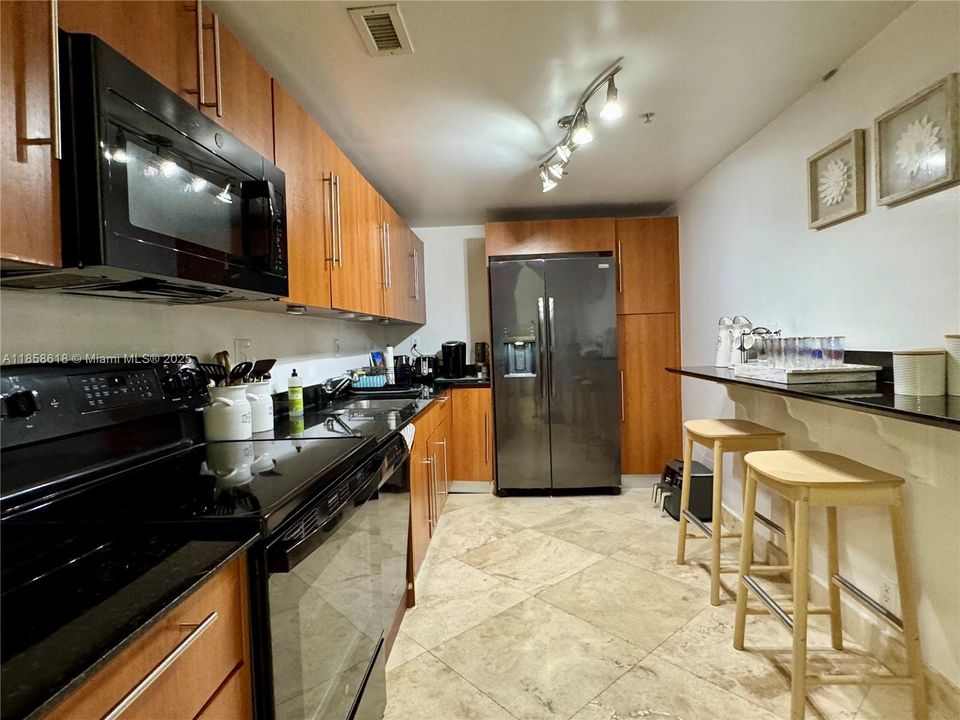 Recently Rented: $2,500 (1 beds, 1 baths, 883 Square Feet)