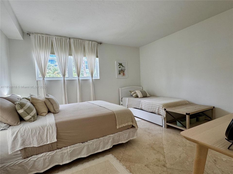 Recently Rented: $2,500 (1 beds, 1 baths, 883 Square Feet)