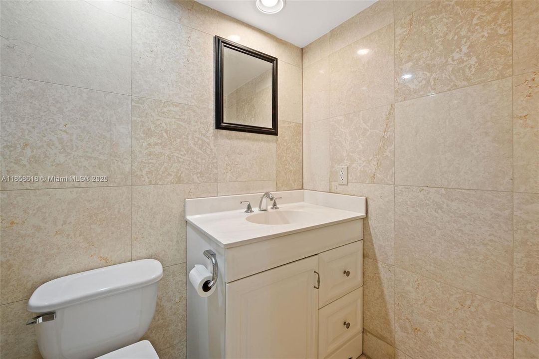 Recently Rented: $2,500 (1 beds, 1 baths, 883 Square Feet)