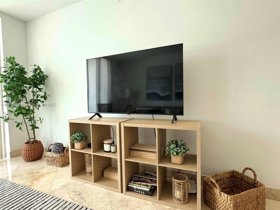 Recently Rented: $2,500 (1 beds, 1 baths, 883 Square Feet)