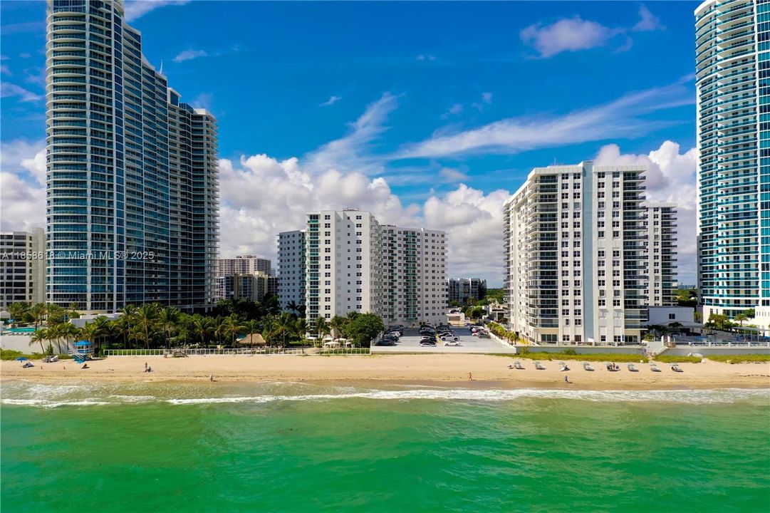 Recently Rented: $2,500 (1 beds, 1 baths, 883 Square Feet)