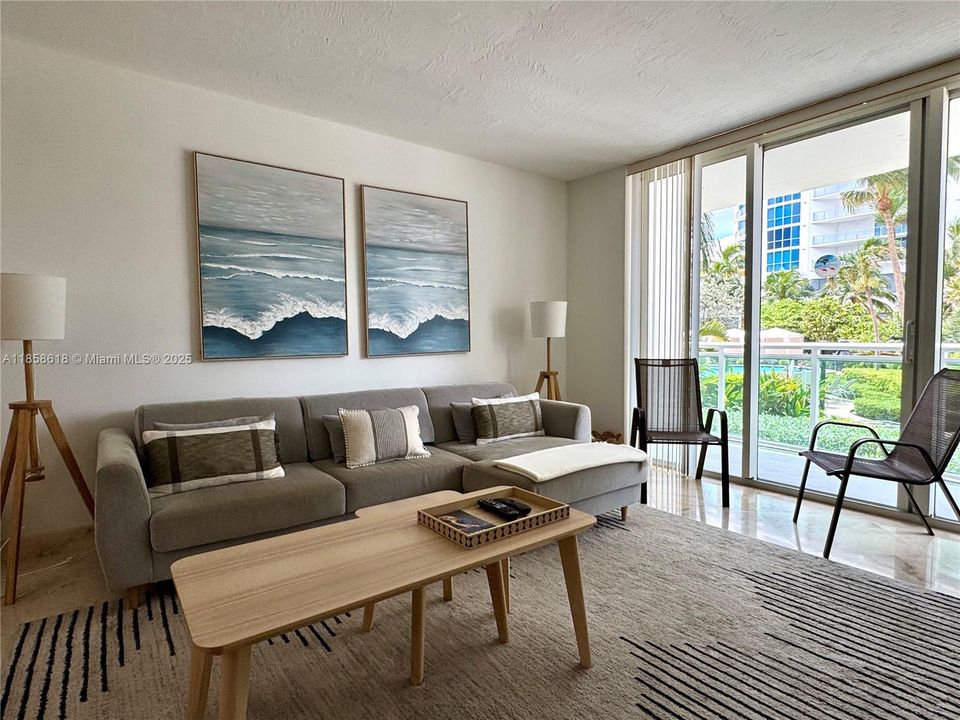 Recently Rented: $2,500 (1 beds, 1 baths, 883 Square Feet)