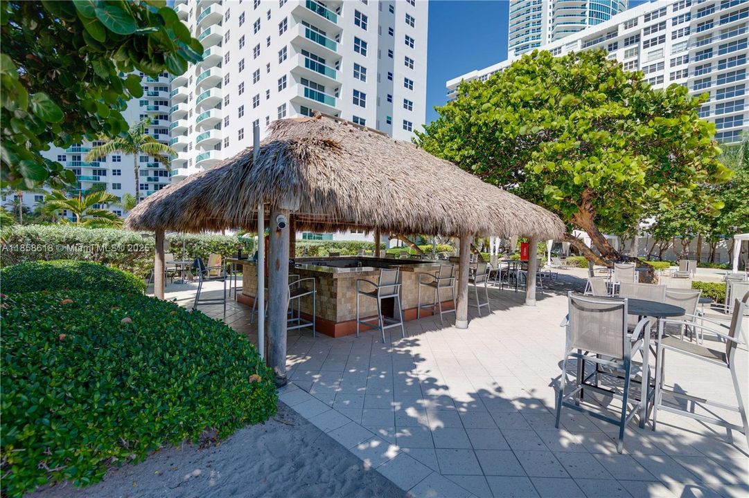 Recently Rented: $2,500 (1 beds, 1 baths, 883 Square Feet)