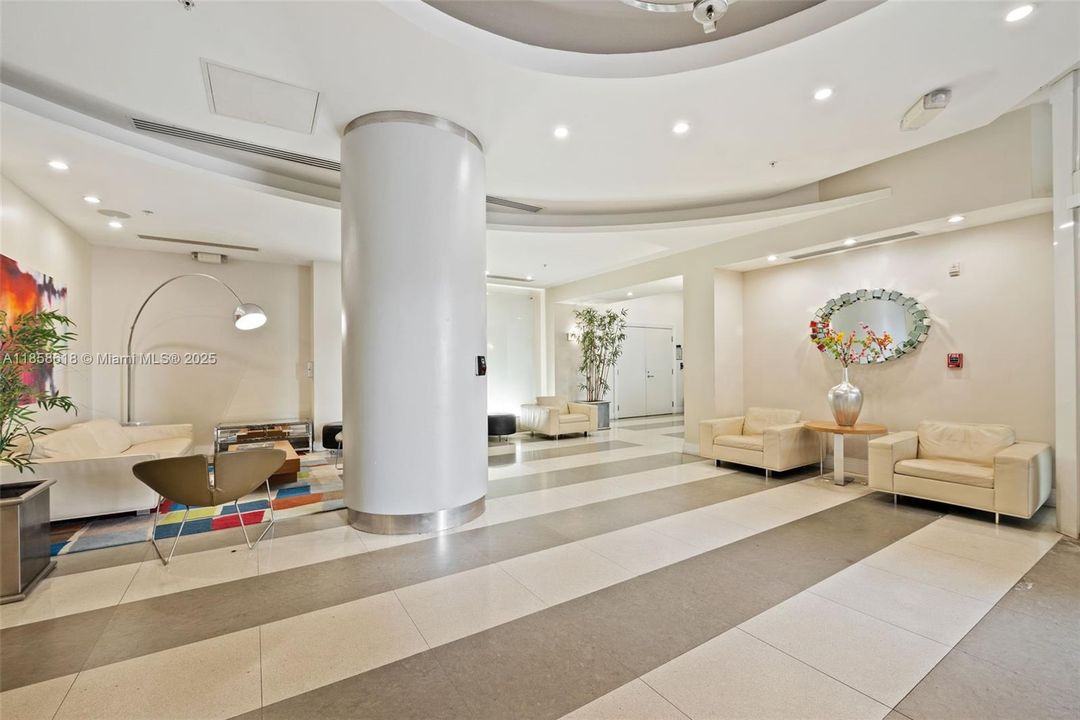 Recently Rented: $2,500 (1 beds, 1 baths, 883 Square Feet)