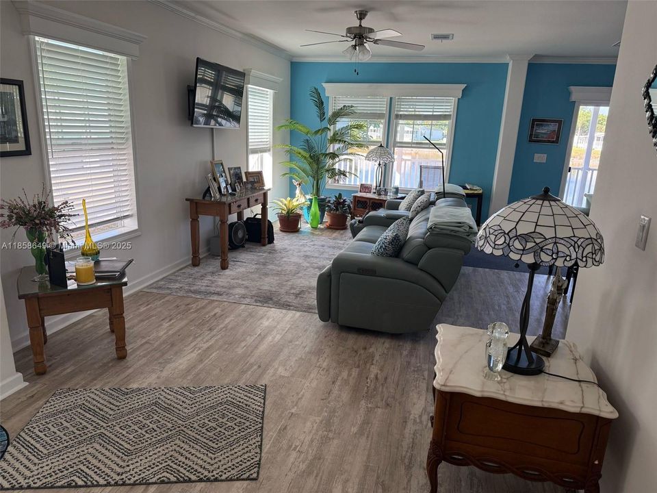 En Venta: $250,000 (3 camas, 2 baños, 5630 Pies cuadrados)