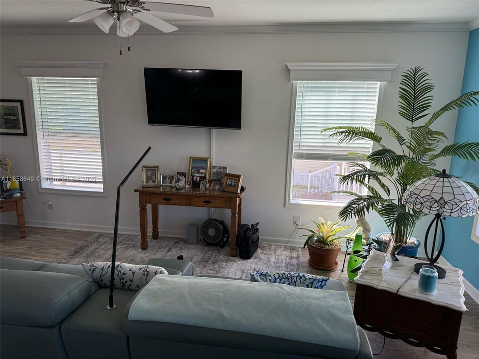 En Venta: $250,000 (3 camas, 2 baños, 5630 Pies cuadrados)