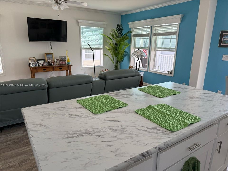 En Venta: $250,000 (3 camas, 2 baños, 5630 Pies cuadrados)