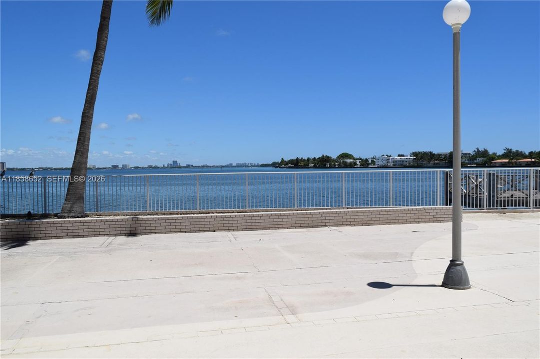 For Sale: $257,800 (1 beds, 1 baths, 940 Square Feet)